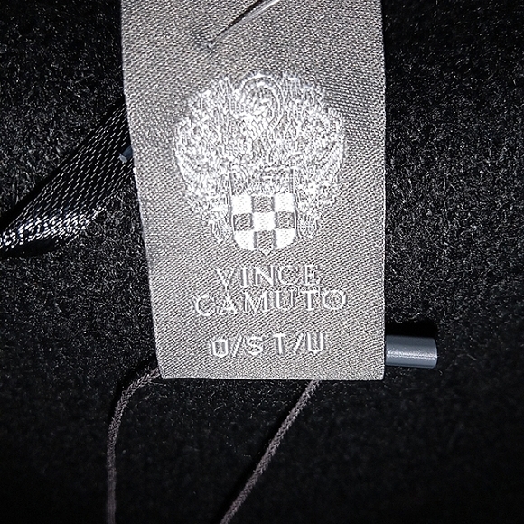 NWT Vince Camuto soft knitted topper #wrap / #shawl with hood and pockets - Picture 7 of 16